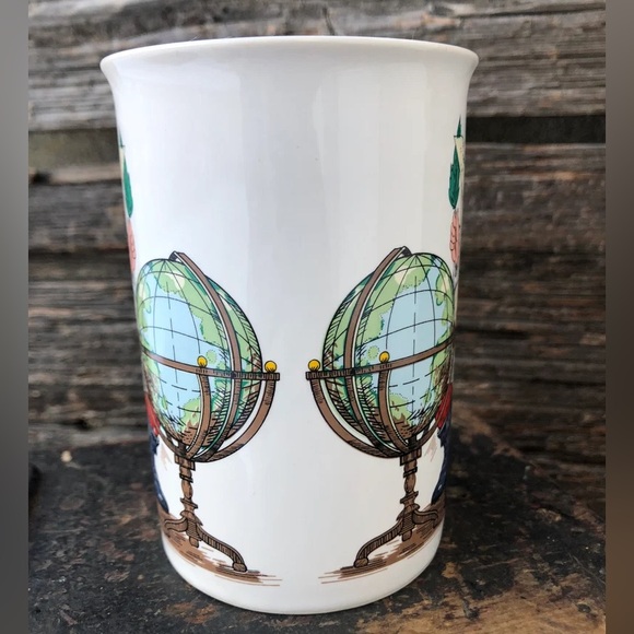 Santa coffee mug Handled ceramic cup 1990s by Potpourri Press “Santa with globe” - Picture 4 of 11